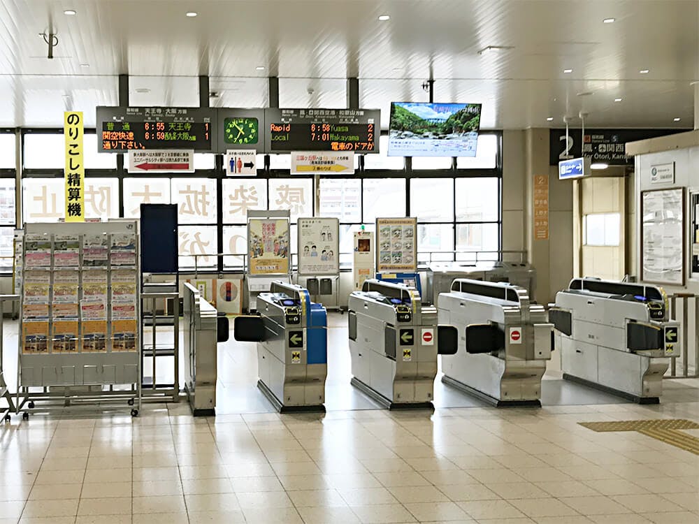 阪和線堺市駅下車
改札を出たら右方向へ
西口出口に進む（セブンイレブンが目印）