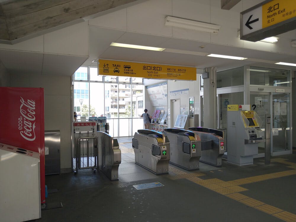 西武新宿線「久米川駅」下車。北口改札を出ます。