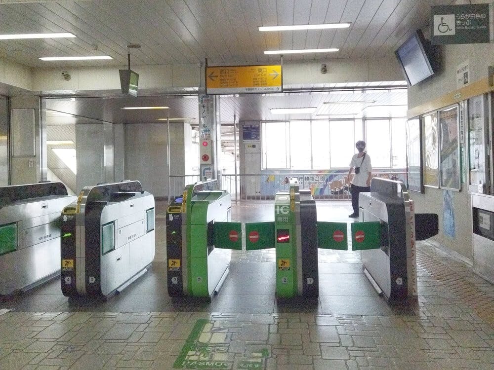 ＪＲ総武本線「都賀駅」下車し、中央口改札を出ます。