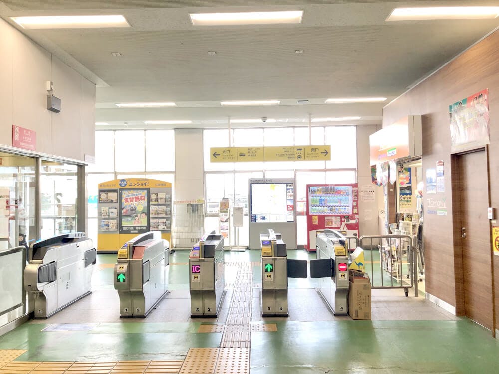 「西武柳沢駅」で下車します。 改札は1箇所のみです。北口に向かいます。