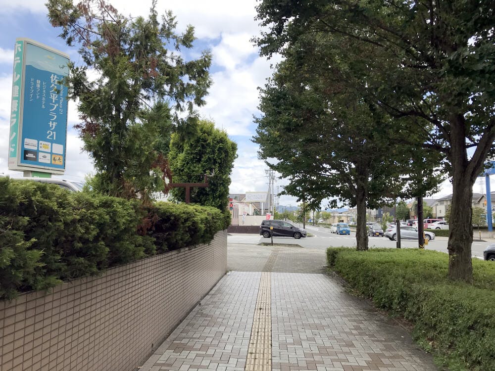 佐久平駅東の交差点を左に曲がります。