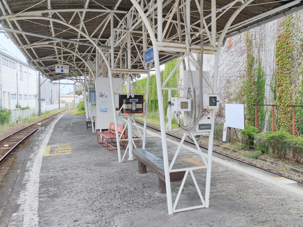 岳南鉄道線「本吉原駅」で下車します。改札はありません。