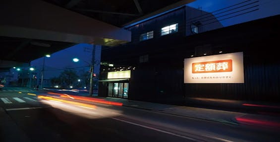 メモリアルホール脇の浜