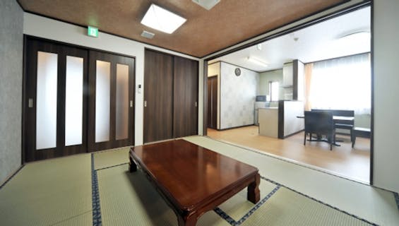 虹のホールうご