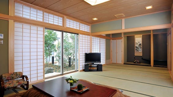 日典ラサ 華弥堂 つなとり（日典ラサ伊勢崎併設）