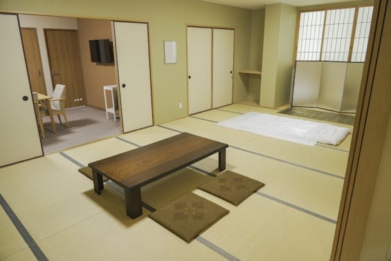 綾歌・飯山会館