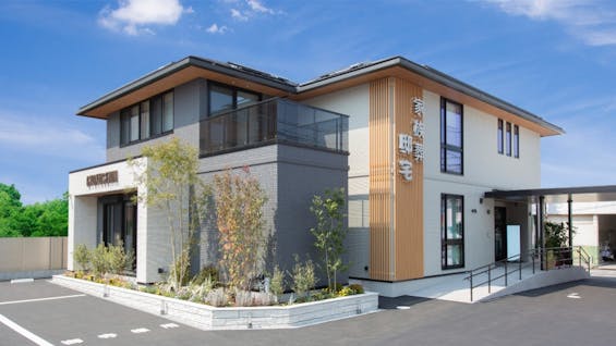 玉泉院家族葬邸宅中島