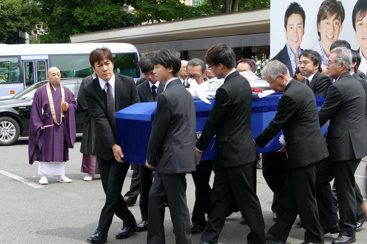 西城秀樹さんのお通夜・告別式】一生青春！大阪球場の祭壇で最後の