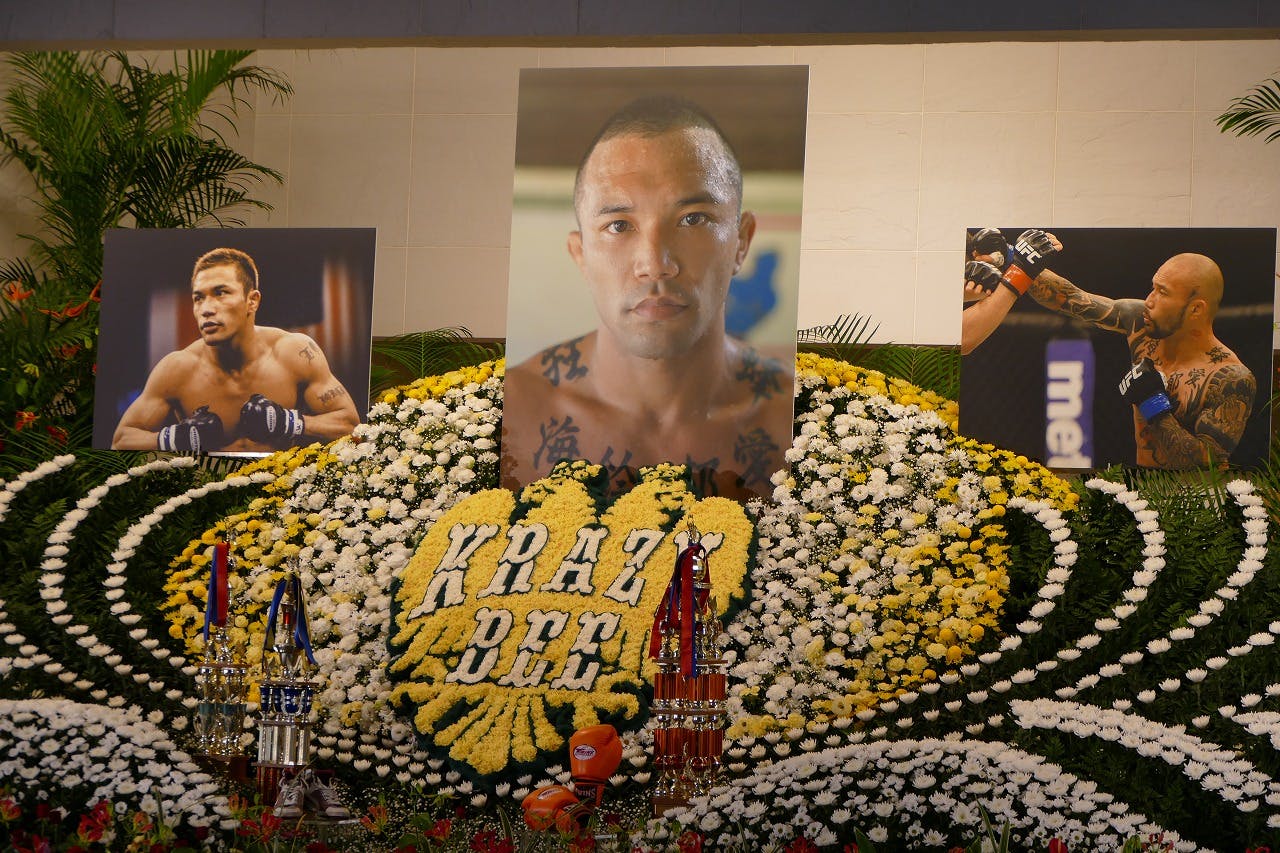 山本“KID”徳郁さんのお別れの会。青山葬儀所の駐車場を埋めるスーパー