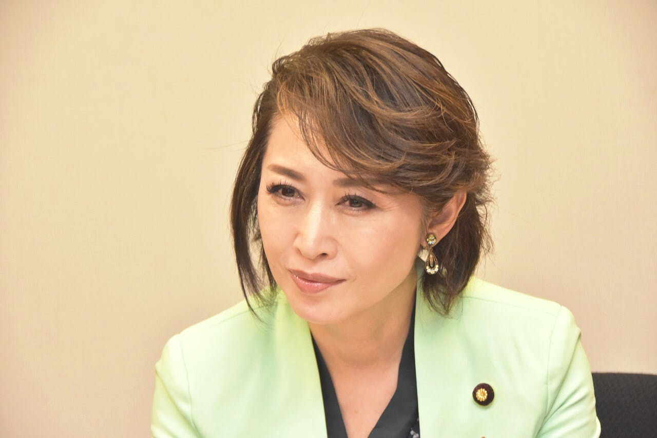 三原じゅん子参議院セット 三原じゅん子参院議員、自宅から乗用車盗まれる…「皆様くれぐれもお気