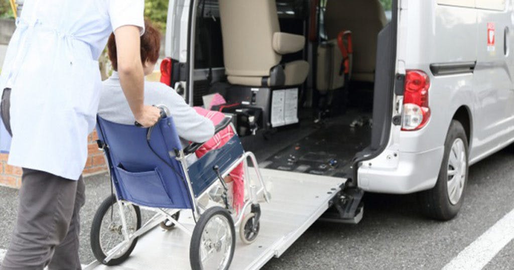 介護保険の6年ごとの制度改正は、実際に制度を動かしながら、財政状況や現場サービスの充足状況を考慮に入れて、新しいサービスの設置や既存サービスの提供方法の変更、根幹レベルの変更を議論しています。