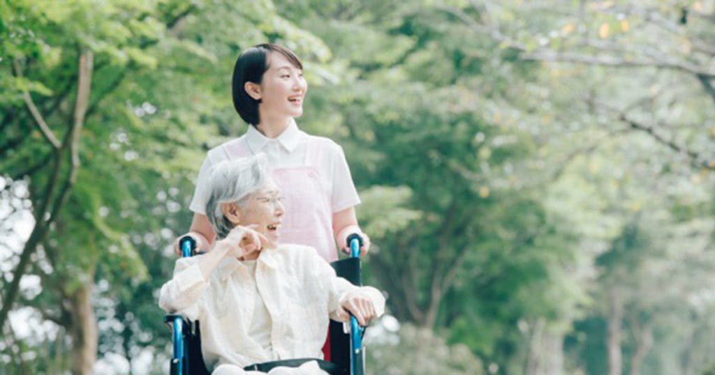 平成30年度に実施されることとしては、以下のとおりです。30年8月より現役並み所得者の負担割合3割(法案提出予定)、30年4月から新しい介護保険施設として「介護医療院」が創設、30年4月から「共生型」サービスが創設、要介護認定の有効期間が36ヶ月に延長
