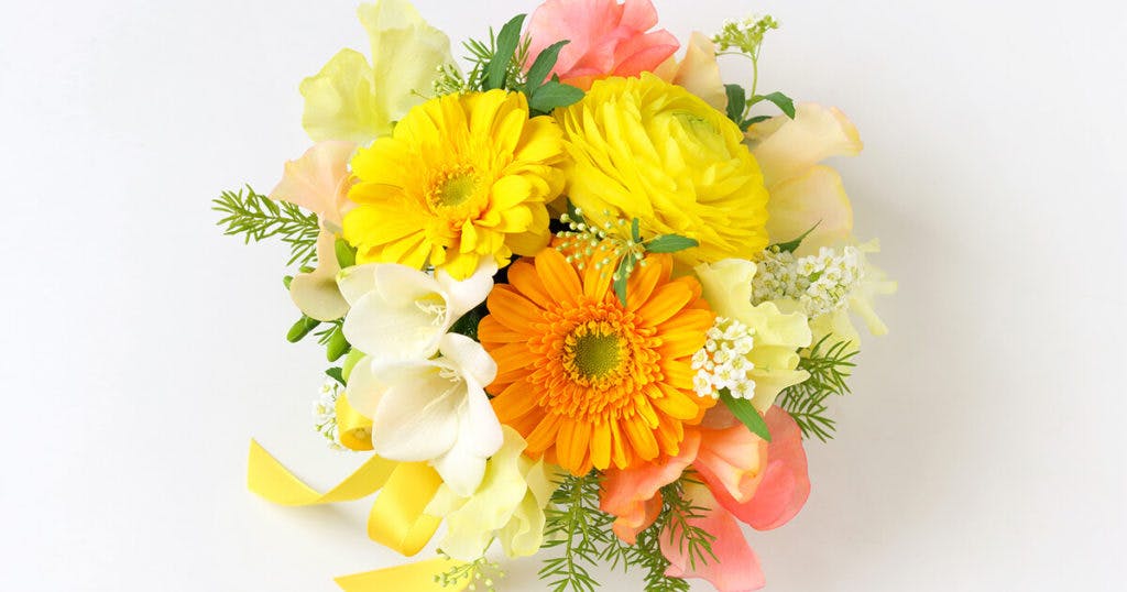 生花祭壇は飾る花や種類によって、故人の人生を表現しています