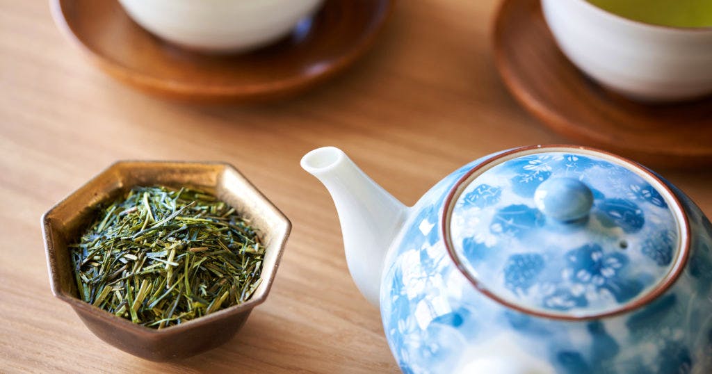 コーヒー、ジュース、お茶などもよく供物として選ばれます。