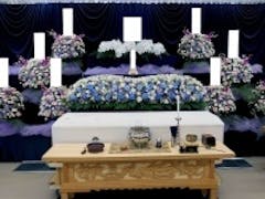 フェイスセレモニーホールで花祭壇の家族葬25名