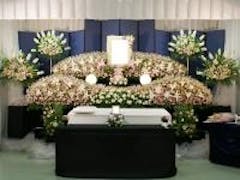 堀ノ内斎場で大きな花祭壇のお葬式