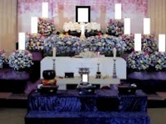 北区セレモニーホールで費用を抑えた花祭壇の家族葬15名