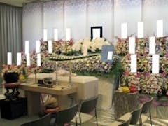 千代田万世会館でたくさんのお花に囲まれたお葬式