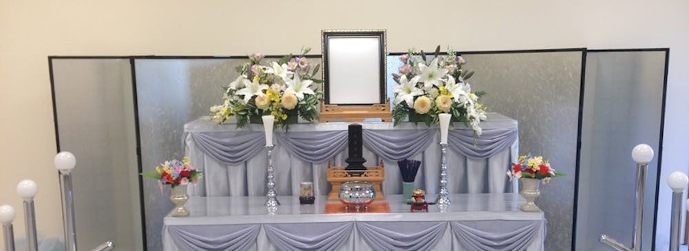 当社1日葬の基本プランに入っております祭壇例です。