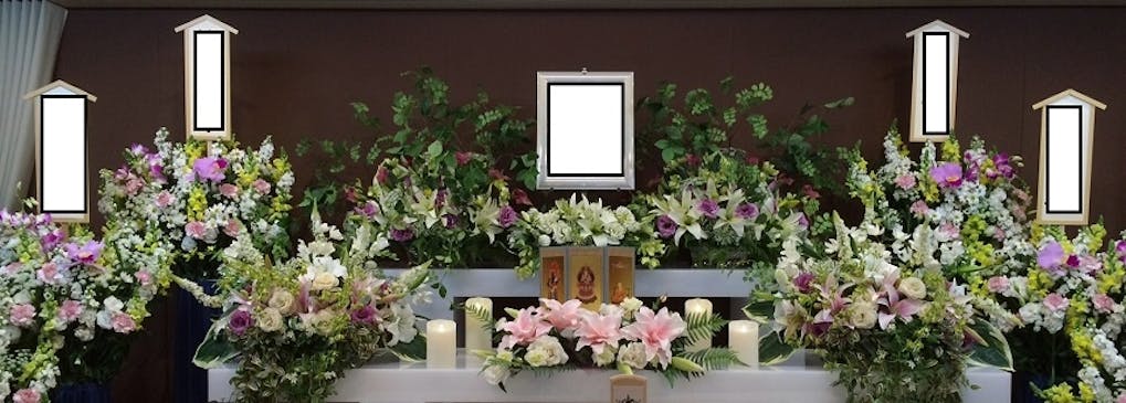 真（まごごろ）プラン　祭壇例（かご花は別途オプション）