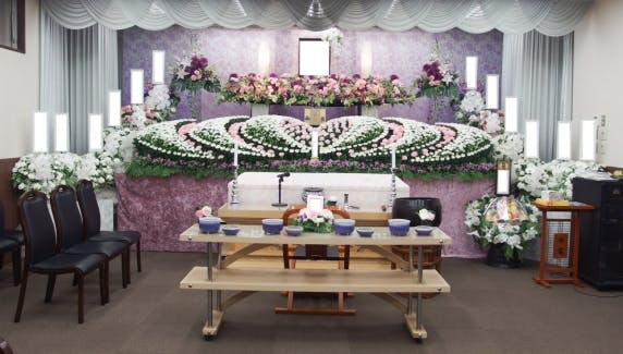 たくさんのお花で送れる式場「立ち華葬祭」のお葬式