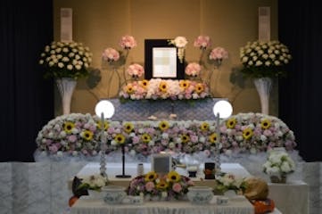 最近人気のお花で送るお葬式プラン(家族葬35万円~)