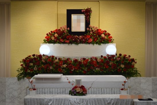 すべてオリジナルの生花祭壇です