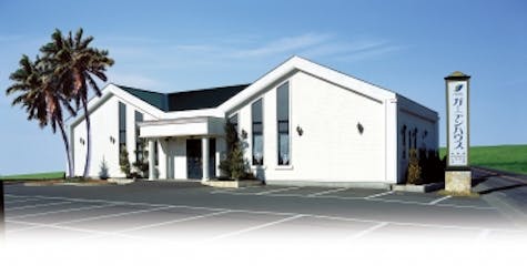 家族葬専用の貸切斎場「ガーデンハウス」へ
