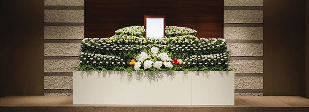 生花祭壇は、経験豊富なお花の専門スタッフが心を込めてご用意
