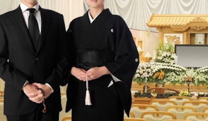 家族葬だからといって家族しかお葬式に参列してはいけないなどという事はありません。