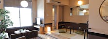 東大阪ホール親族控室：自宅リビングのようなくつろげる雰囲気が魅力です。